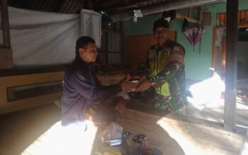 Kolaborasi Harmonis: TNI dan Warga Bekerja Sama Jaga Keamanan di Lombok Utara