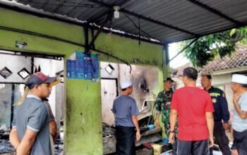 Sinergi Babinsa dan Bhabinkamtibmas dalam Tanggap Darurat Kebakaran di Lombok Barat