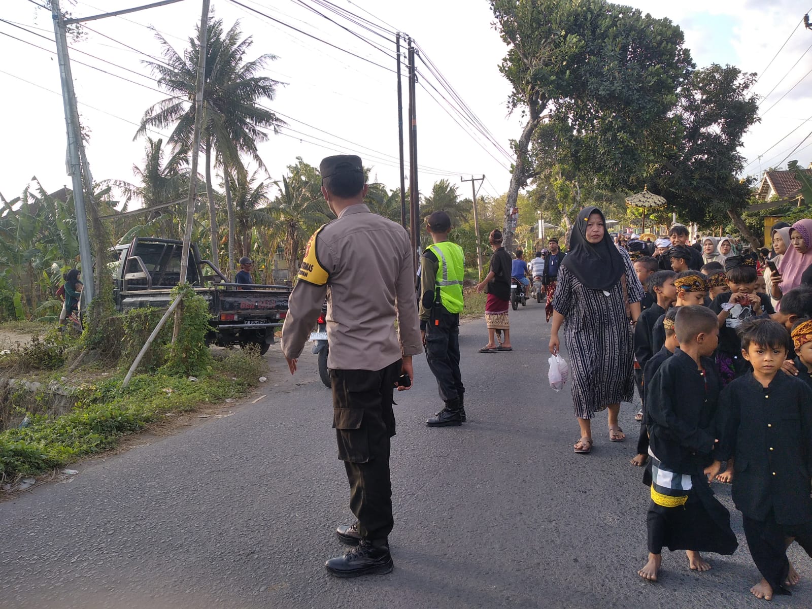 Acara Nyongkolan di Desa Kuripan, Keberhasilan Tradisi Adat dengan Pengamanan Maksimal