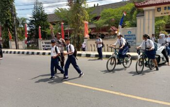 Cegah Kecelakaan, Polsek Gerung Atur Lalu Lintas Padat di SDN 1 & SMPN 1