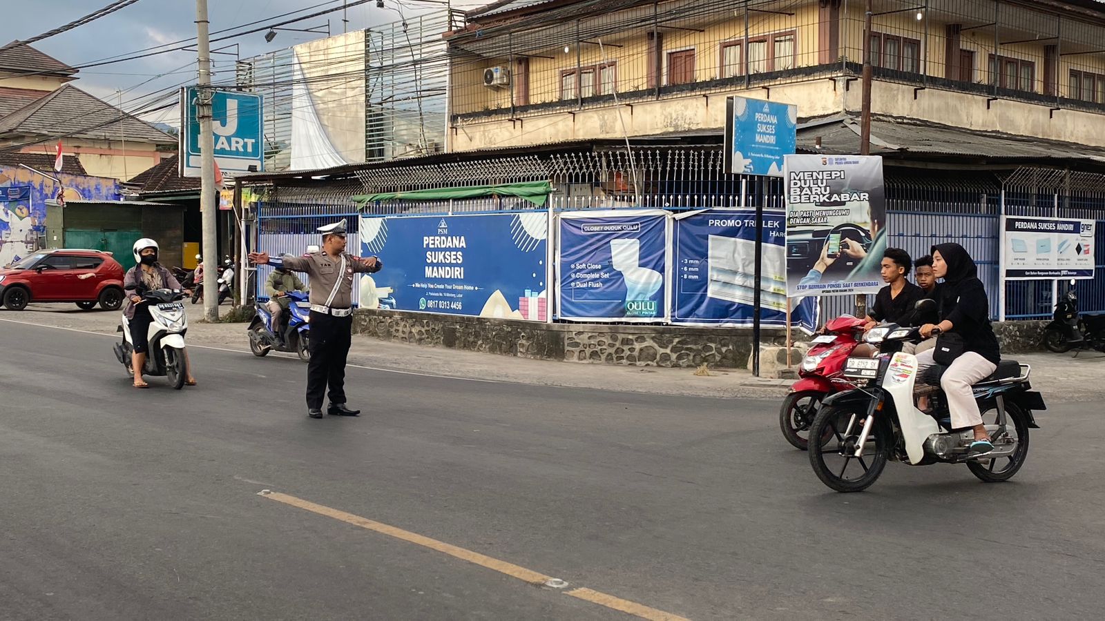 Komitmen Polsek Batulayar Wujudkan Kamseltibcarlantas di Senggigi