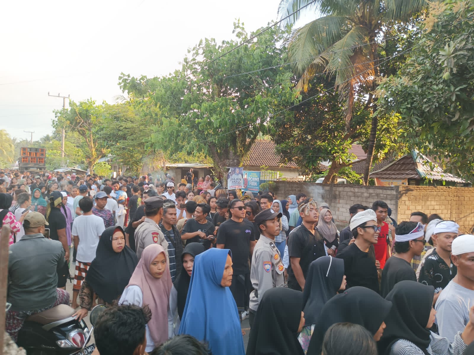 Nyongkolan di Bengkaung Berjalan Lancar dengan Pengamanan Polsek Batulayar