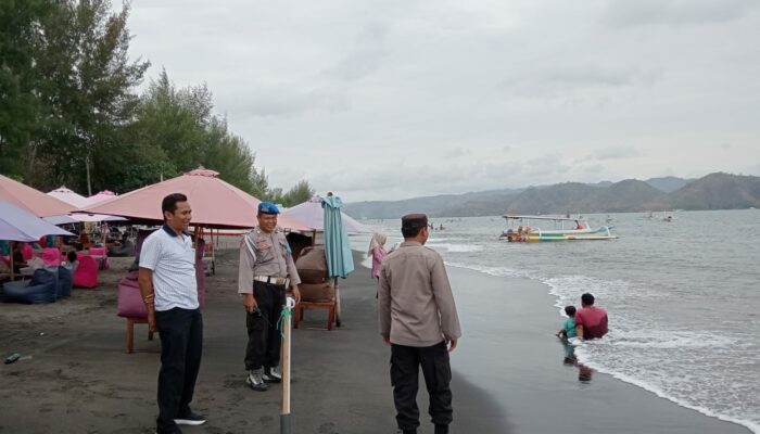 Patroli KRYD Polsek Lembar Jaga Keamanan Pantai Cemare