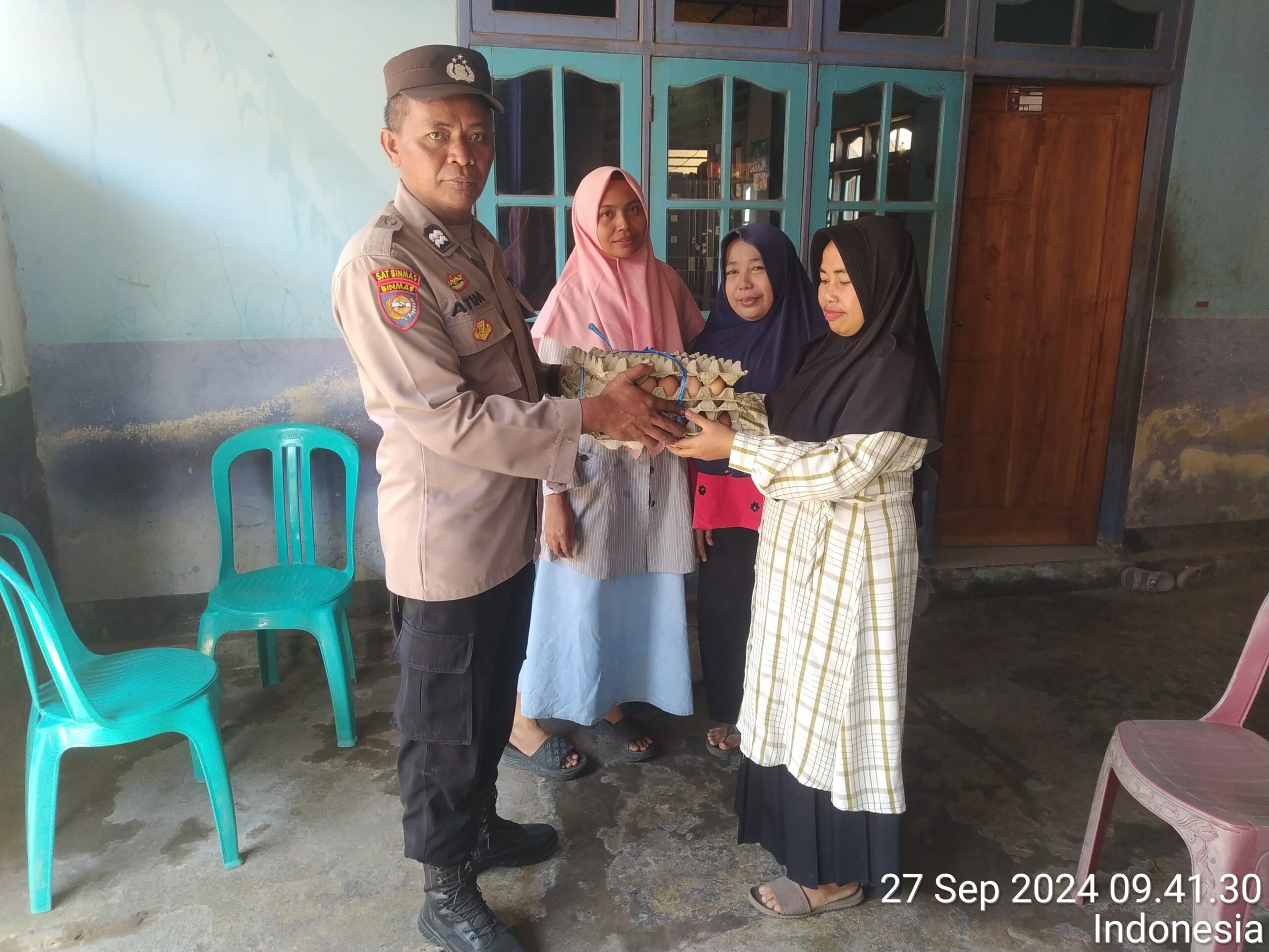 Peduli Stunting, Polsek Kediri Gelar Jumat Berkah di Lombok Barat