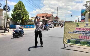 Polres Lombok Barat Amankan Lalu Lintas Selama Perbaikan Jembatan Dasan Cermen