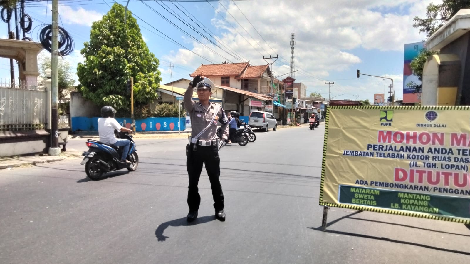 Polres Lombok Barat Amankan Lalu Lintas Selama Perbaikan Jembatan Dasan Cermen