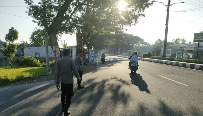 Polsek Kuripan Turun Langsung, Urai Kemacetan di Simpang 3 Sedayu