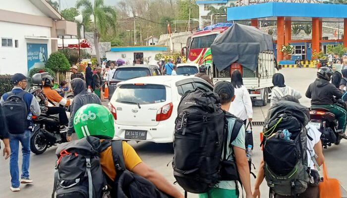 Update Manifest Bongkaran KMP Parama Kaliyani di Pelabuhan Lembar, 3 September 2024