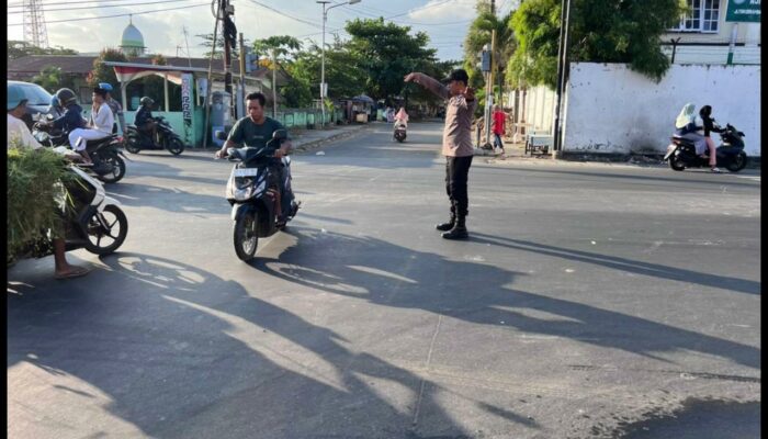 Polsek Kediri Jaga Lalu Lintas Simpang 4 Lancar Sore Hari