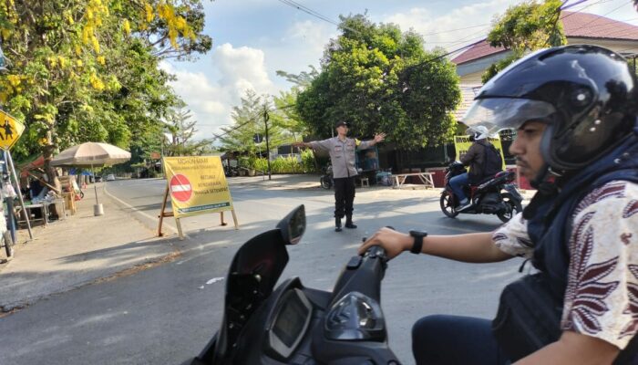 Dukung Perbaikan Jembatan: Polsek Labuapi Terapkan Pengalihan Arus