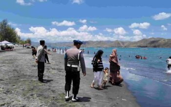 Patroli KRYD Polsek Lembar: Meningkatkan Keamanan Wisatawan di Pantai Cemare