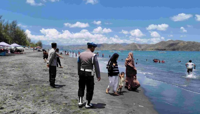 Patroli KRYD Polsek Lembar: Meningkatkan Keamanan Wisatawan di Pantai Cemare