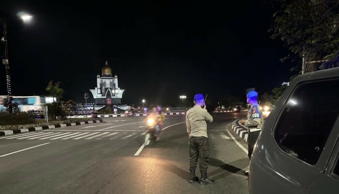 Patroli Malam Polsek Kuripan: Blue Light Jaga Keamanan di Jalur Bypass Lombok