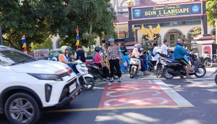 Patroli Polsek Labuapi: Menjaga Keamanan di Perumahan dan Sekolah