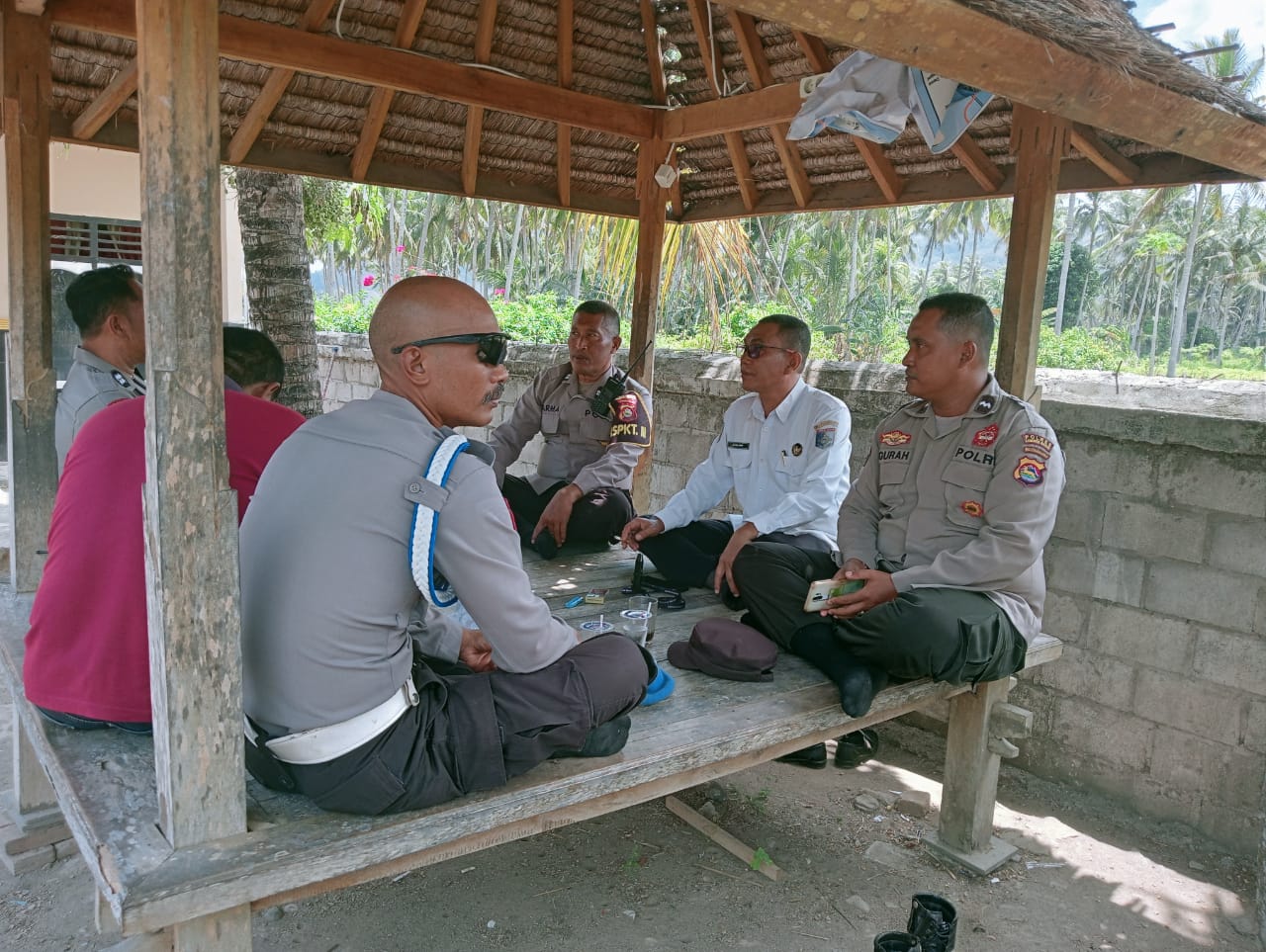 Patroli Rutin Polsek Gerung Jaga Keamanan Desa Banyu'urip dan Giri Tembesi