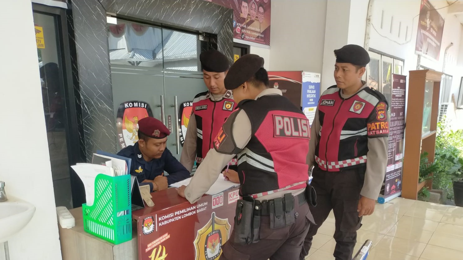 Polres Lombok Barat Lakukan Patroli untuk Pastikan Keamanan Pemilu 2024