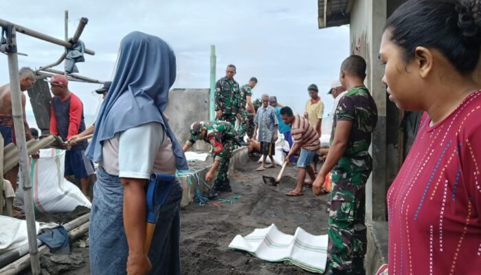 Kolaborasi TNI dan Forkopimcam Selamatkan Warga dari Abrasi 