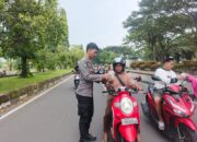 Sinergi Polri dan Masyarakat, Polres Lombok Barat Bagikan Takjil