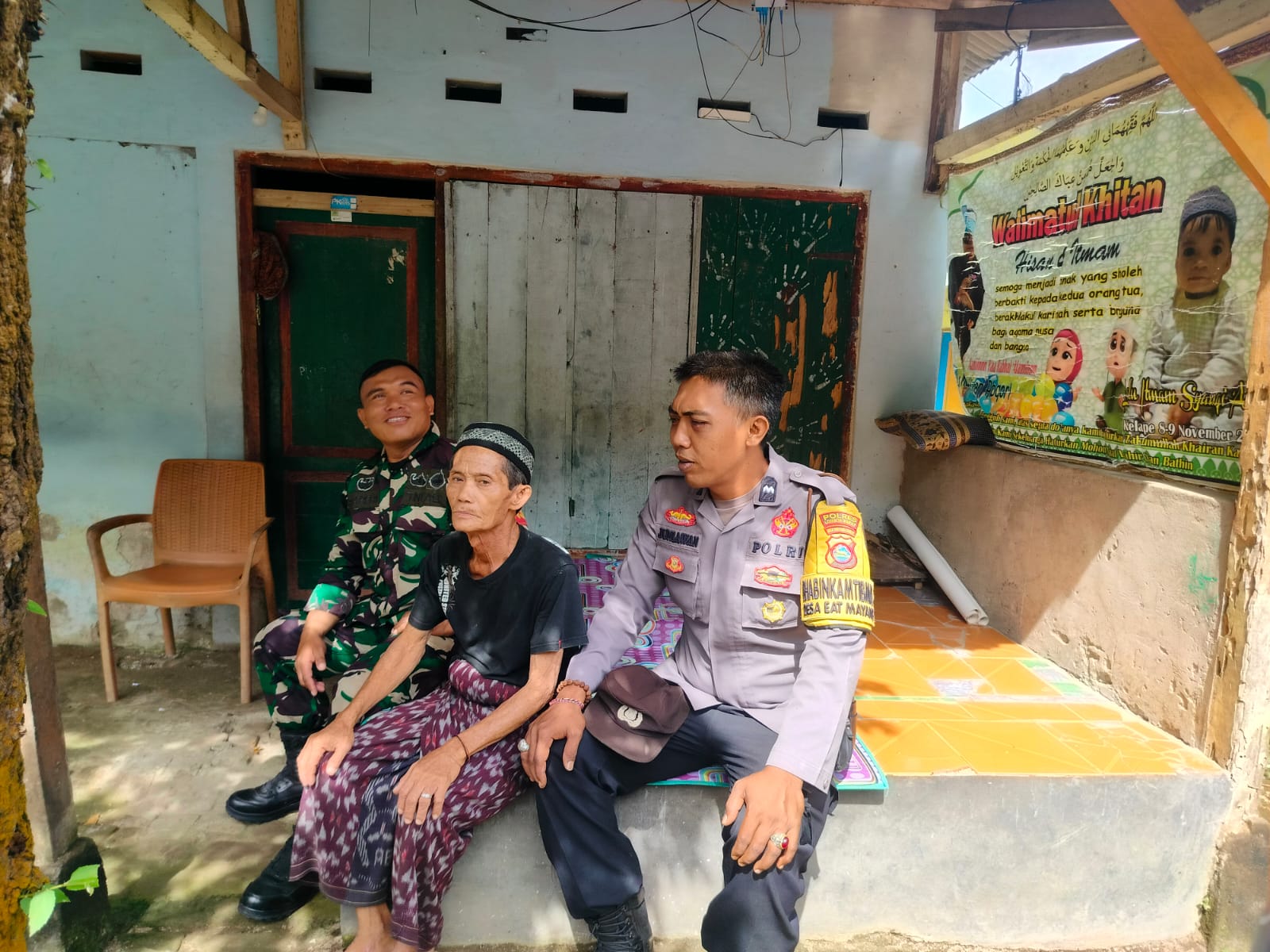 Manfaat Besar! Polisi Motivasi Warga Menanam Sayur di Rumah