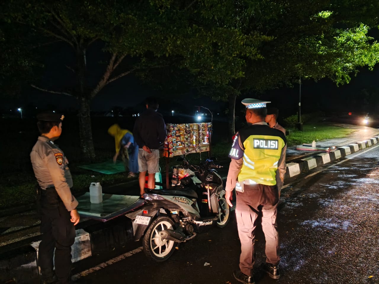 Pos Pam GMS Gerung Intensifkan Patroli Malam, Warga Lebih Aman!