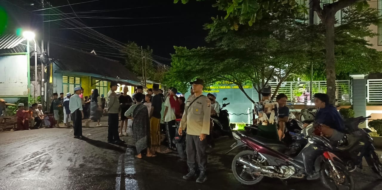 Polisi Siaga! Pengamanan Tarawih di Labuapi Berjalan Lancar