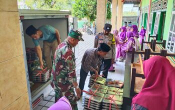 Kapolsek Lembar Pantau Langsung Uji Coba Program Makan Bergizi Gratis di Wilayahnya