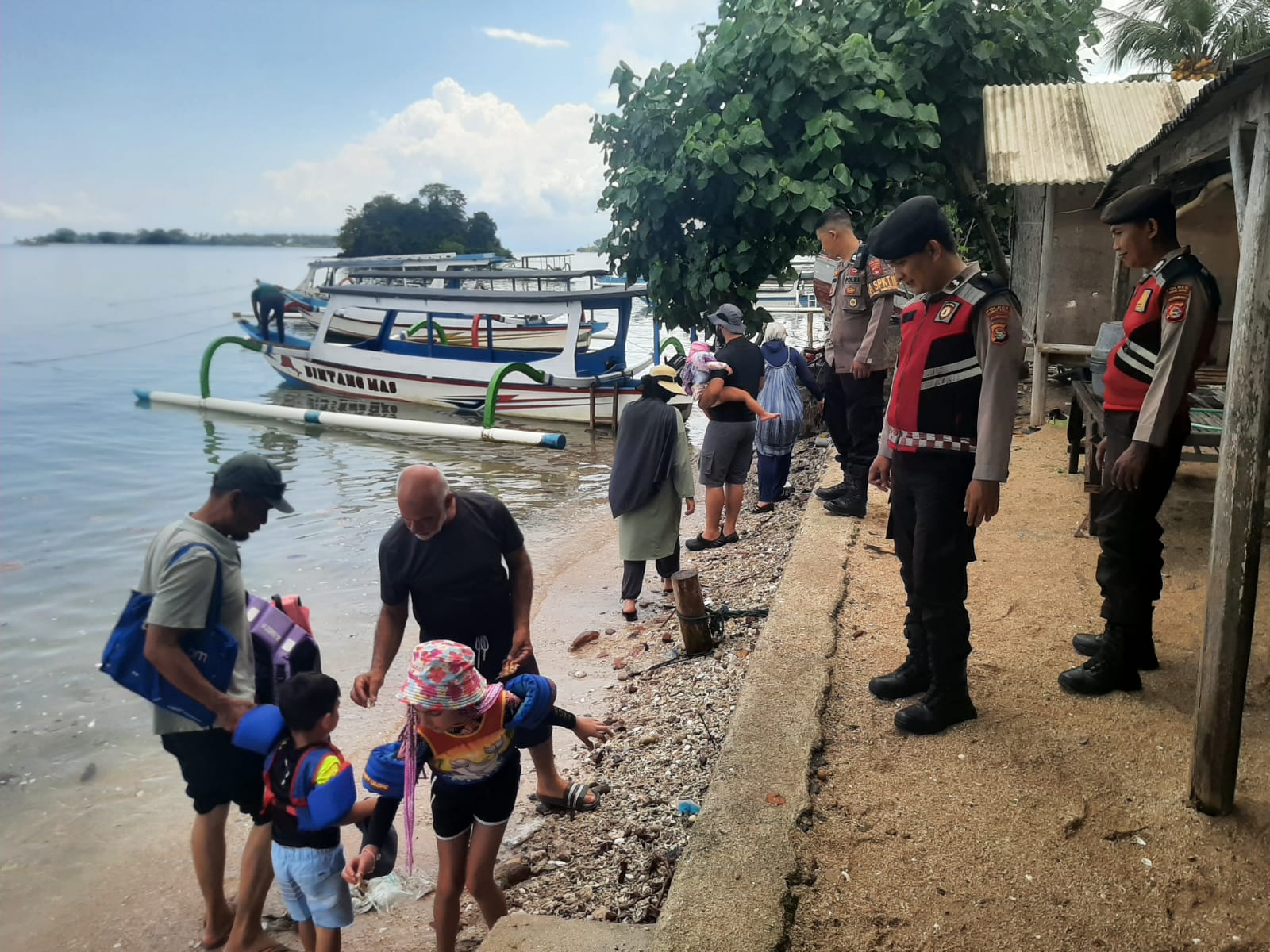 Patroli Dialogis Polsek Sekotong, Upaya Jaga Keamanan Wisata