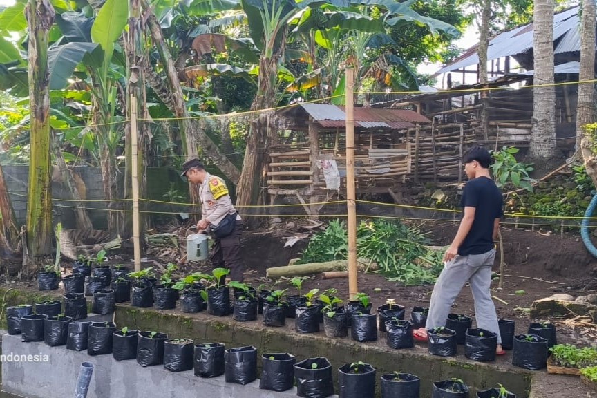 Polisi dan Pemuda Bersatu Jaga Lingkungan dan Dorong Ketahanan Pangan di Kuripan