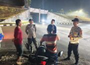 Polsek Kediri Intensifkan Patroli Malam, Sampaikan Himbauan Kamtibmas Langsung ke Warga Lelede
