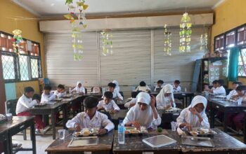 Polsek Labuapi Kawal Uji Coba Program Makan Bergizi Gratis di Lombok Barat