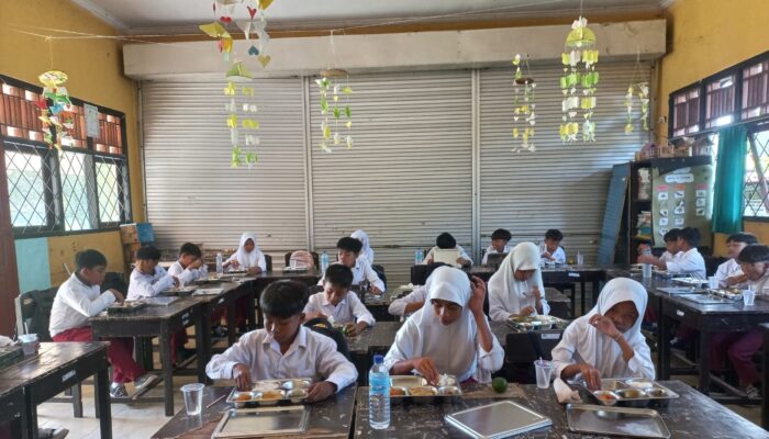 3.134 Siswa di Labuapi Terima Manfaat Program Makan Bergizi Gratis Tahap Kedua