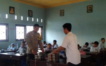 Polsek Lembar Pastikan Program Makan Bergizi Gratis Berjalan Aman dan Lancar
