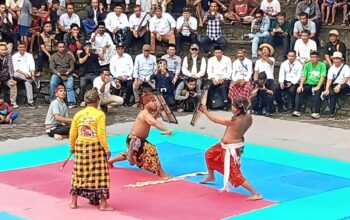 Lombok Barat Lestarikan Budaya Lewat Peresean HUT ke-67