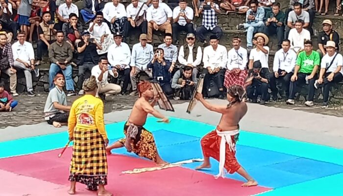 Peresean Warnai Peringatan HUT Lombok Barat ke-67 di Gerung