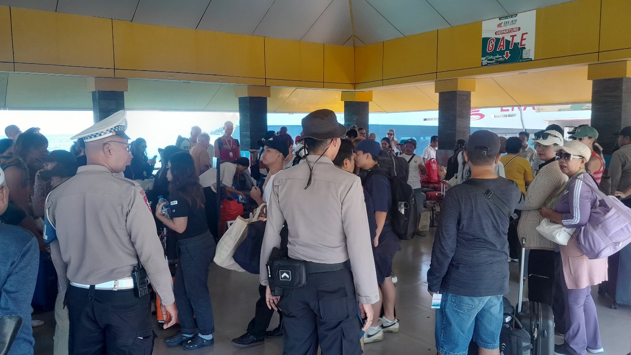 Operasi Ketupat Rinjani: Polisi Siaga di Senggigi, Prioritaskan Keselamatan Anak