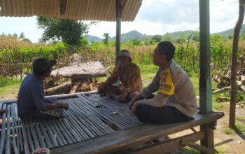 Bhabinkamtibmas Desa Batu Putih Galakkan Pemanfaatan Lahan Kosong untuk Ketahanan Pangan