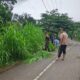 TNI dan Warga Bersihkan Jalan dan Selokan Desa di Bukit Tinggi