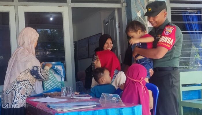Babinsa Kawal Posyandu Teratai II, Dukung Tumbuh Kembang Balita Sejak Dini