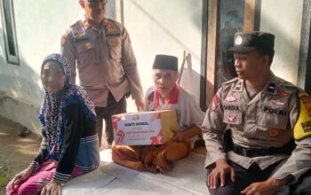 Hari Bhayangkara ke-79, Polsek Kediri Bantu Warga Lansia di Kediri Selatan